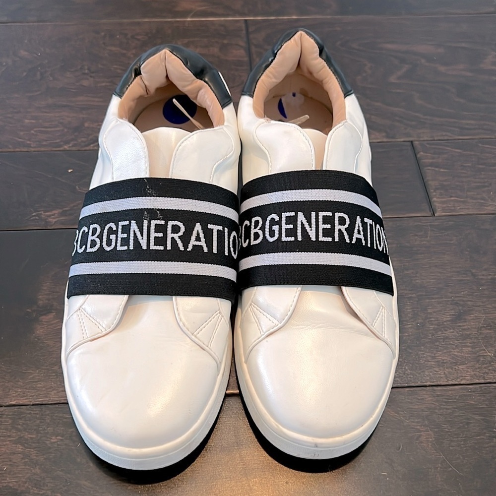 BCBGENERATION Obie women’s logo size 8